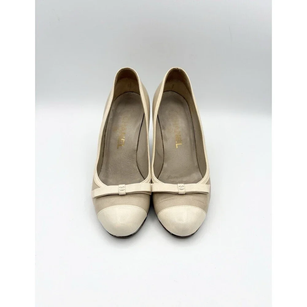 Chanel White & Beige Colorblock CC Logo Heels w/ Bow Accent Cute Size EU 36